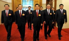 历年两会领导人入场照片(总觉得涛哥和习大大还是比较沉着)