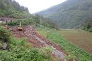 桑植县官地坪至瑞塔铺公路紧张施工（图）