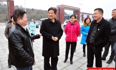 张家界的全国、省、市人大代表视察张家界航院搬迁工程项目（图）