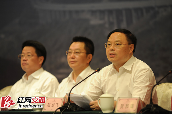 　湖南省副省长张剑飞讲话。