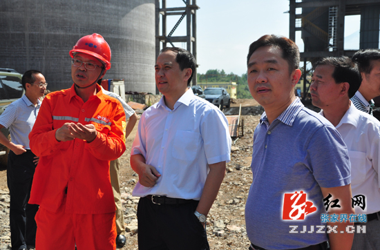 许显辉到桑植县调研经济社会发展和重点工程建设情况
