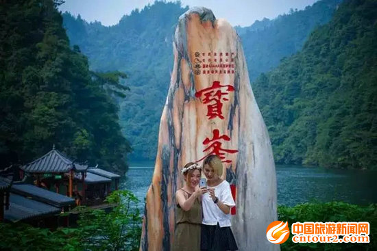 她们相爱山水间