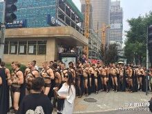 “斯巴达300勇士”三里屯送餐被民警摁倒